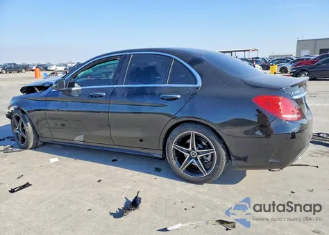 2018 Mercedes-Benz C 300 4Matic z USA, uszkodzony, nr VIN 55SWF4KB0JU270782